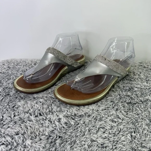 Fit Flops Beaded Slip On Flip Flops Silver Gold Women's Size 8 (EU 39, UK 6) - Picture 1 of 11
